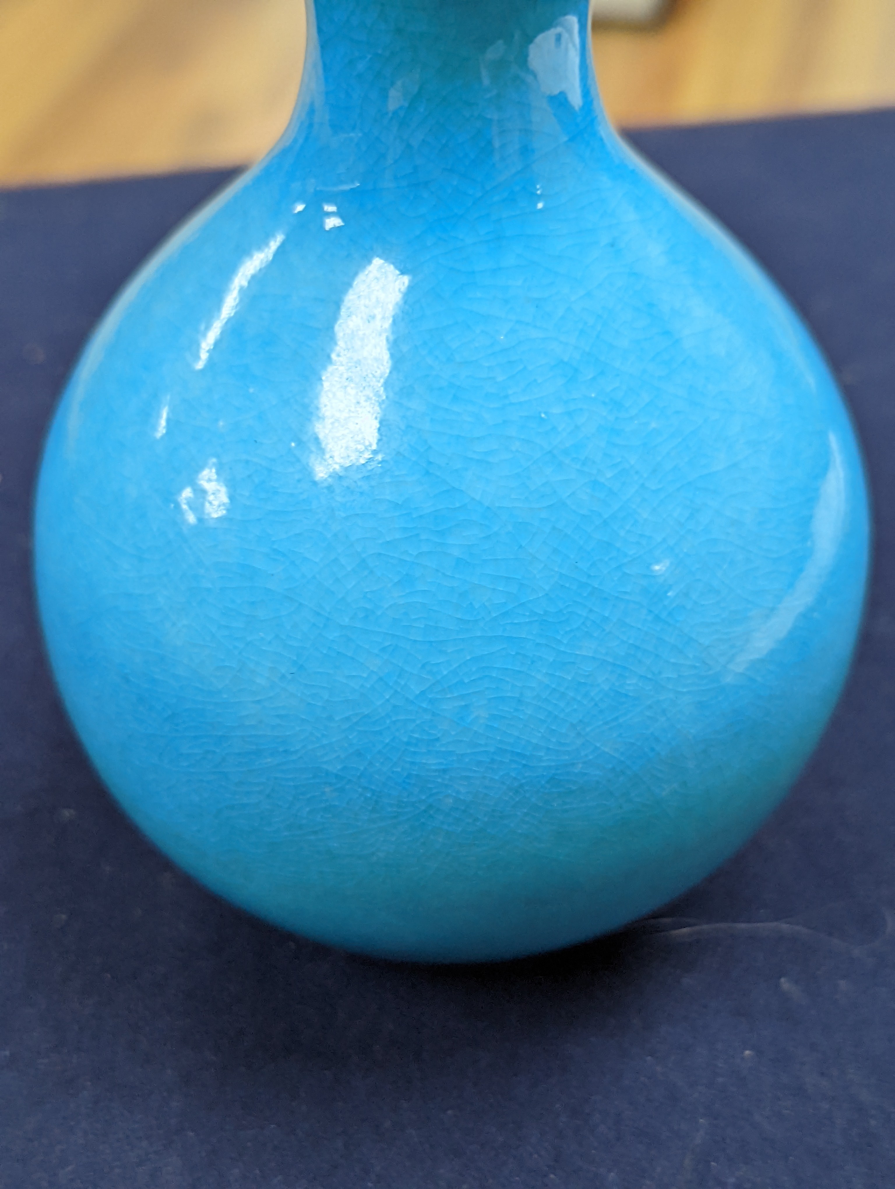 A Chinese turquoise crackle glazed double gourd vase 19cm